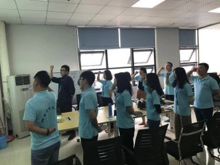 致東莞群鷹繼電器的小伙伴們，櫛風沐雨，砥礪前行！